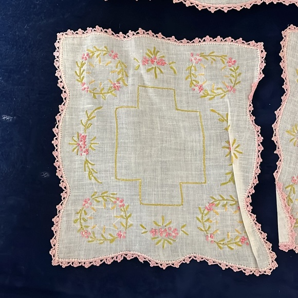 VTG Doily Set - Picture 4 of 6